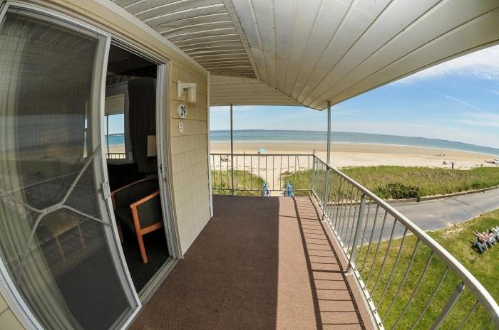 Friendship Oceanfront Suites — photo 9