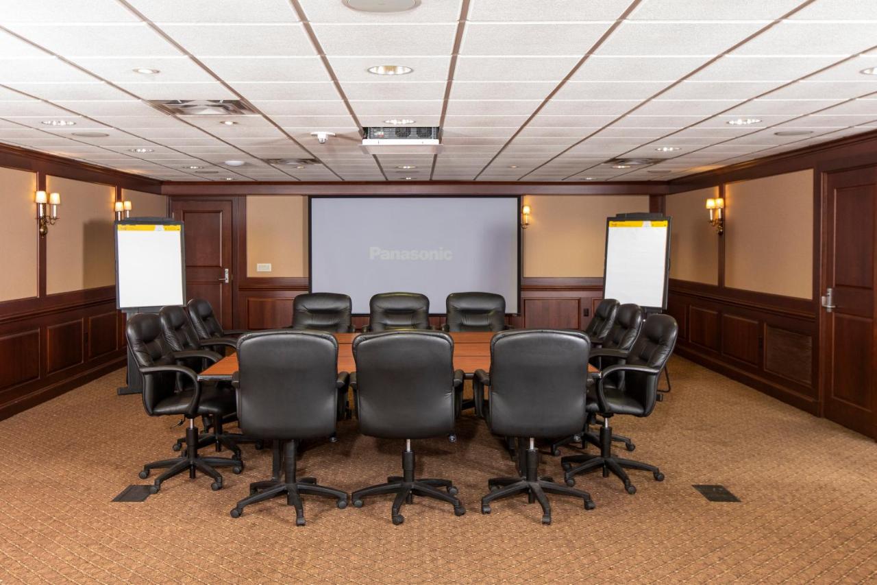 Hillsdale College Dow Hotel and Conference Center — photo 17