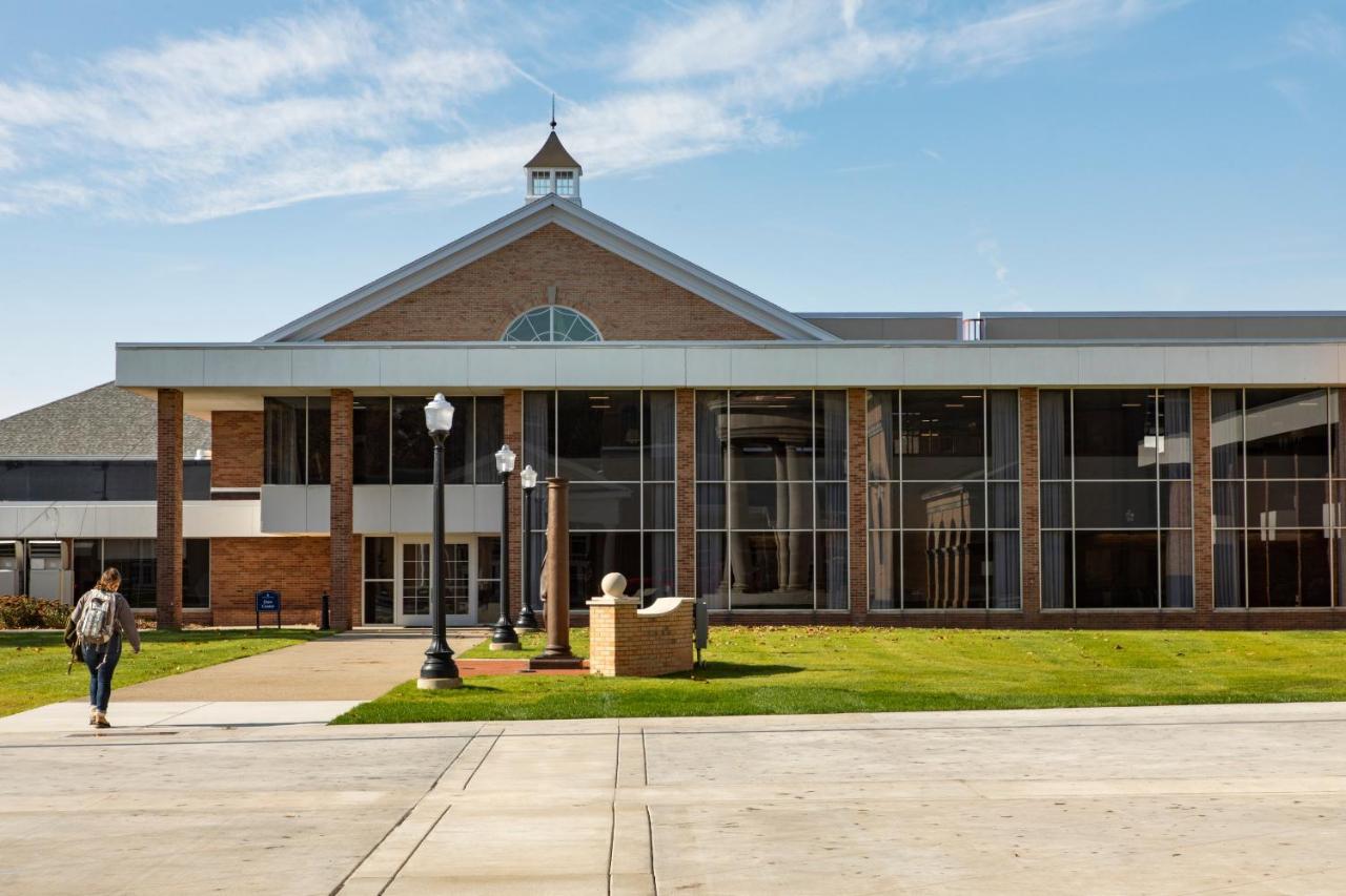 Hillsdale College Dow Hotel and Conference Center — photo 8