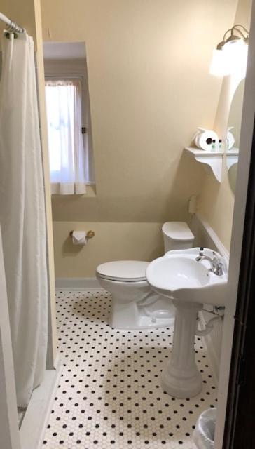 Cedar Crest Inn — photo 21