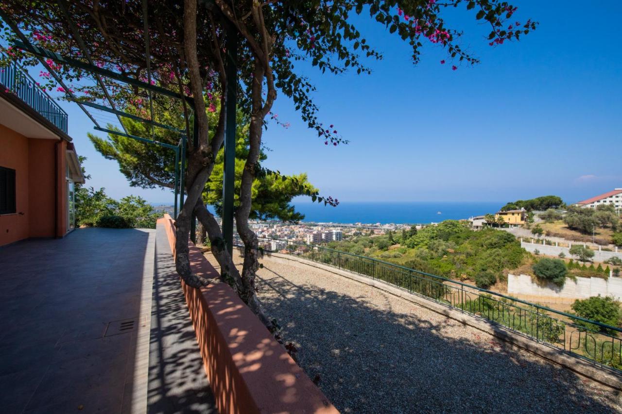 "Il Segreto" Vista Panoramica sulle Isole Eolie con Piscina, palestra e WiFi photo