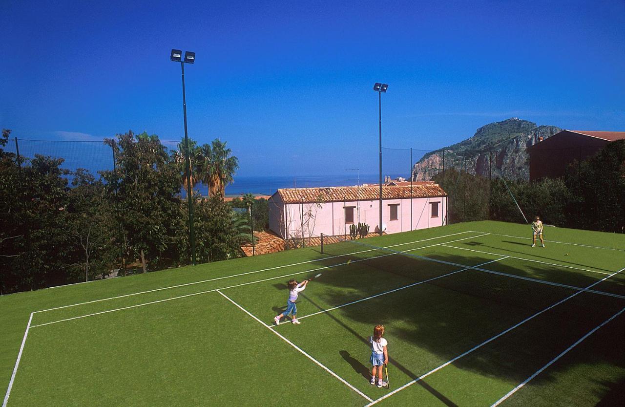 Tennis court: Alberi Del Paradiso
