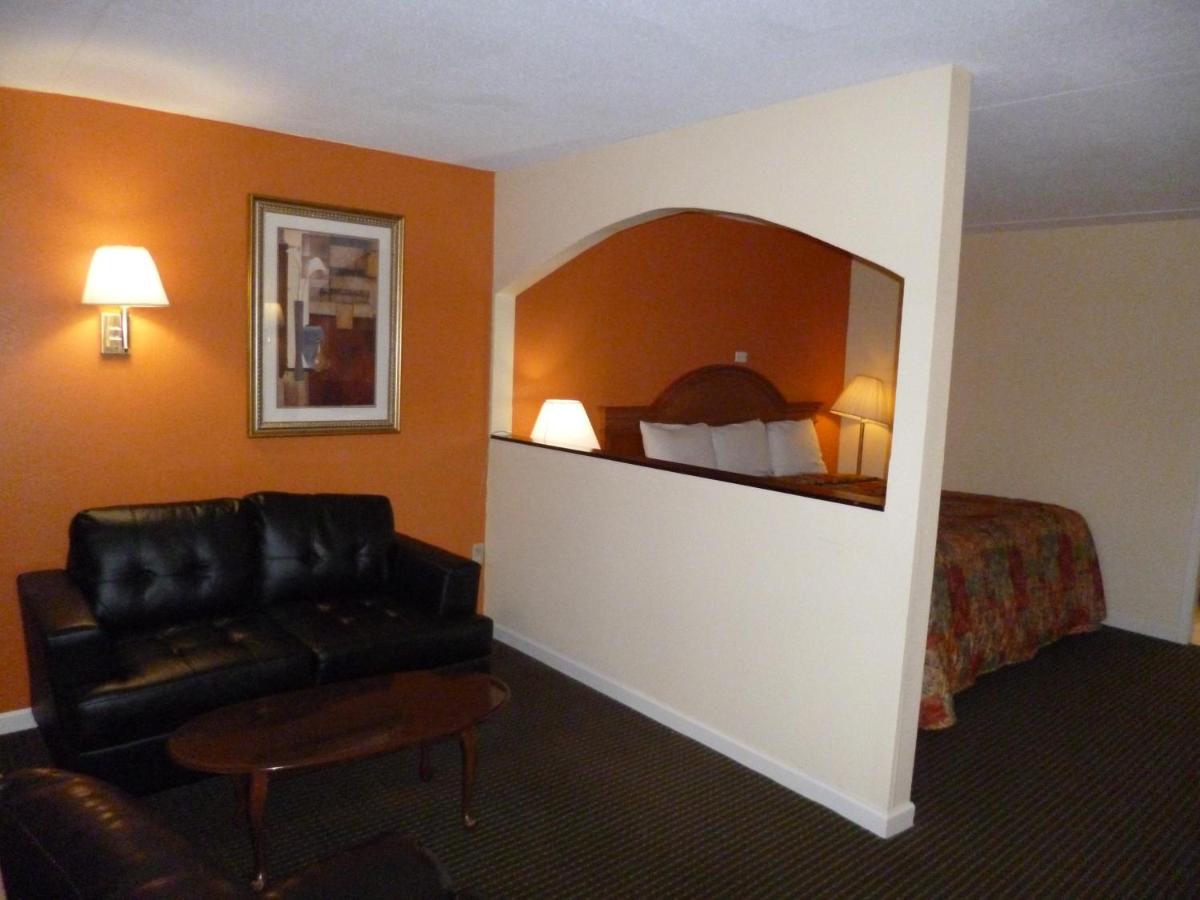 Mt Vernon Inn & Suites — photo 9