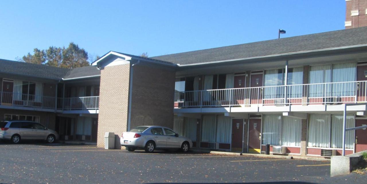 Budget Inn — photo 6