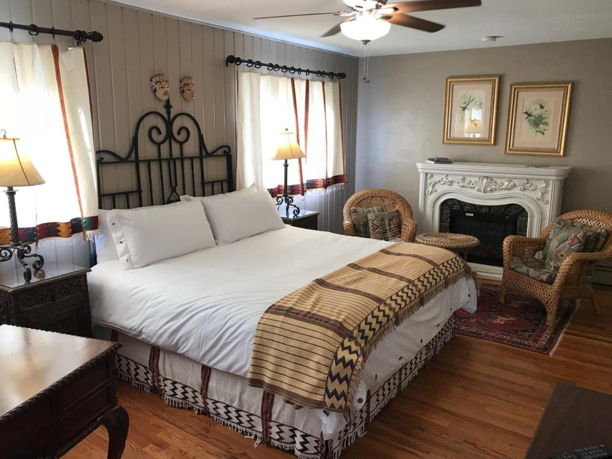Casa Blanca Inn and Suites — photo 17