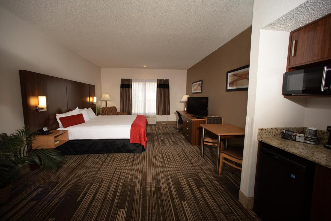 Northfield Inn Suites and Conference Center — photo 21