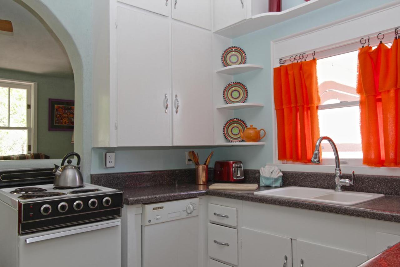 Casa Blanca Inn and Suites — photo 15