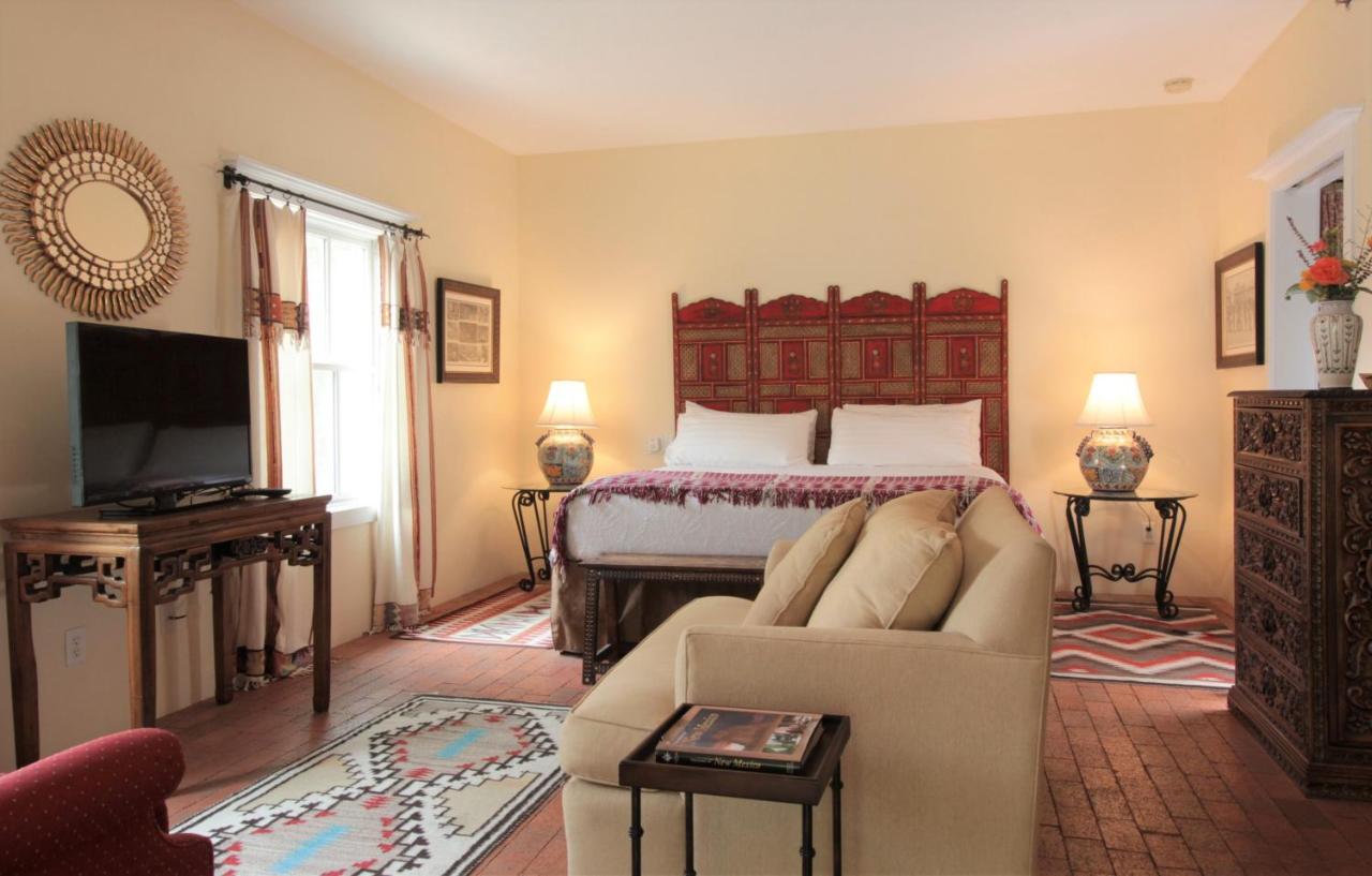 Casa Blanca Inn and Suites — photo 9