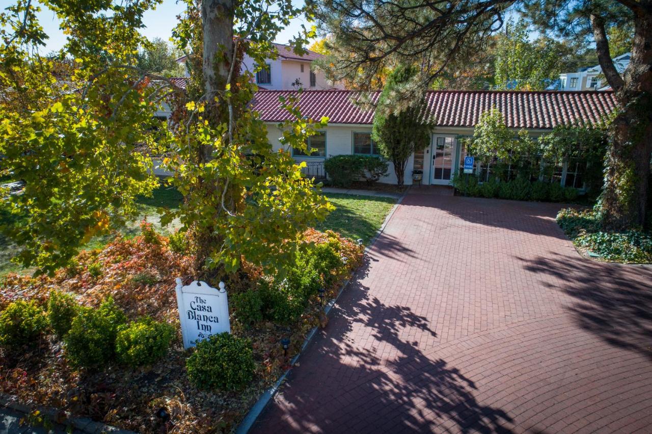Casa Blanca Inn and Suites — photo 1