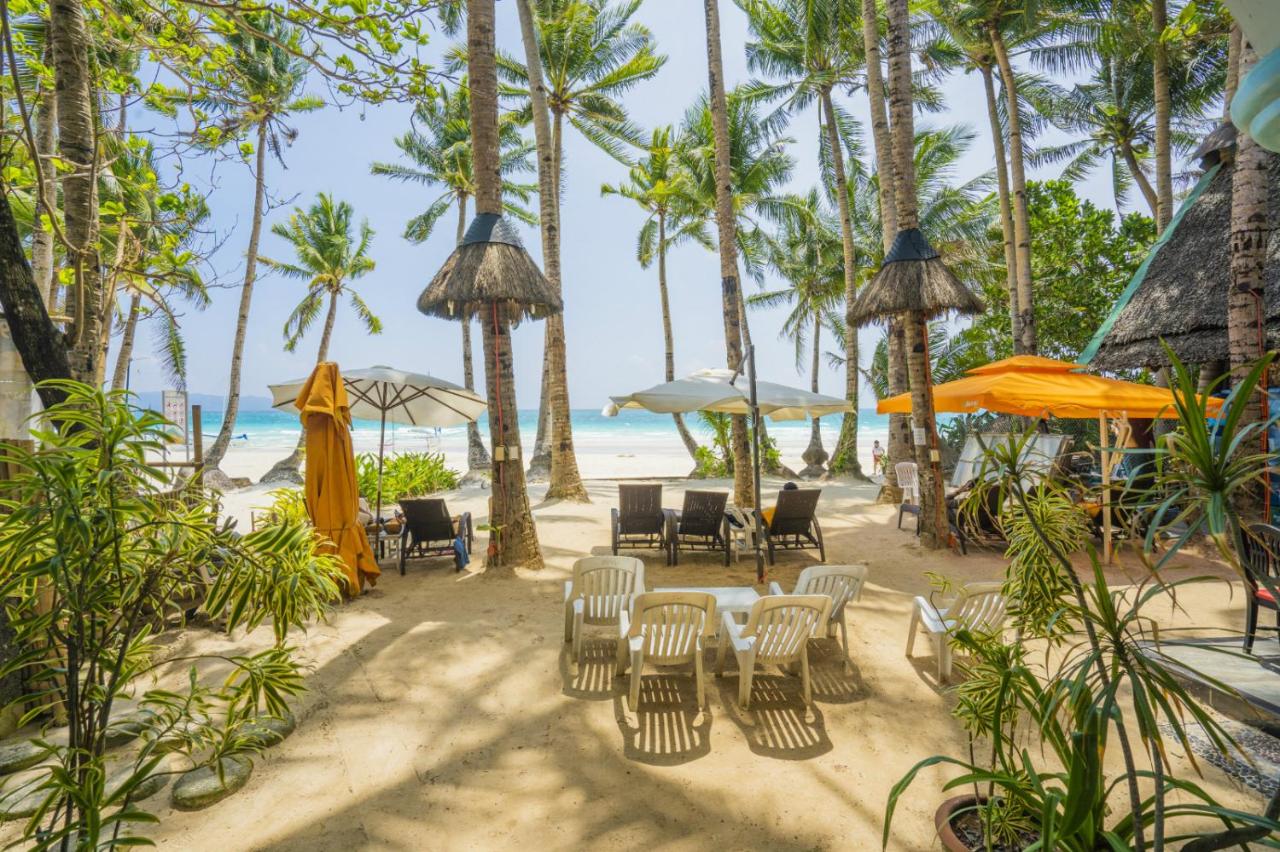 Beach: Royal Park Resort Boracay