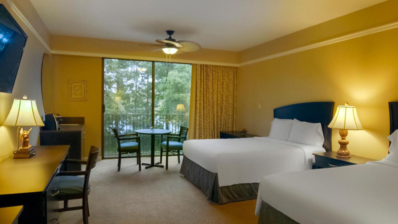Dinah's Garden Hotel — photo 13