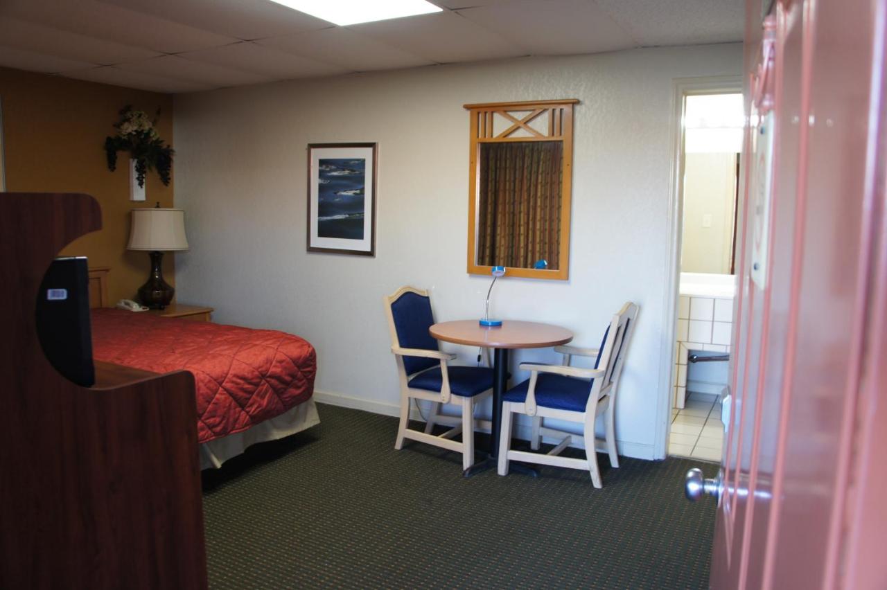 Royal Inn & Suites — photo 20