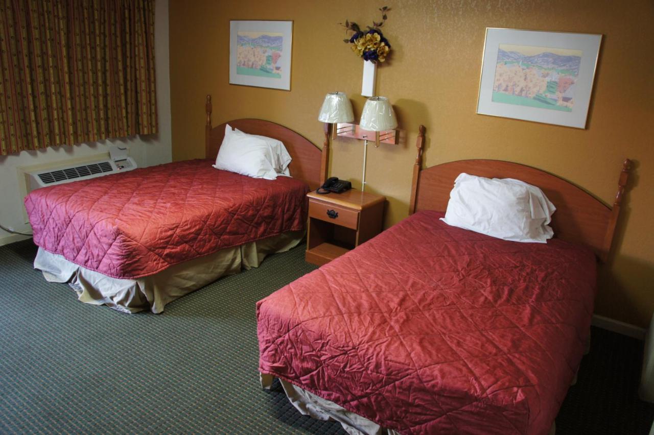 Royal Inn & Suites — photo 2