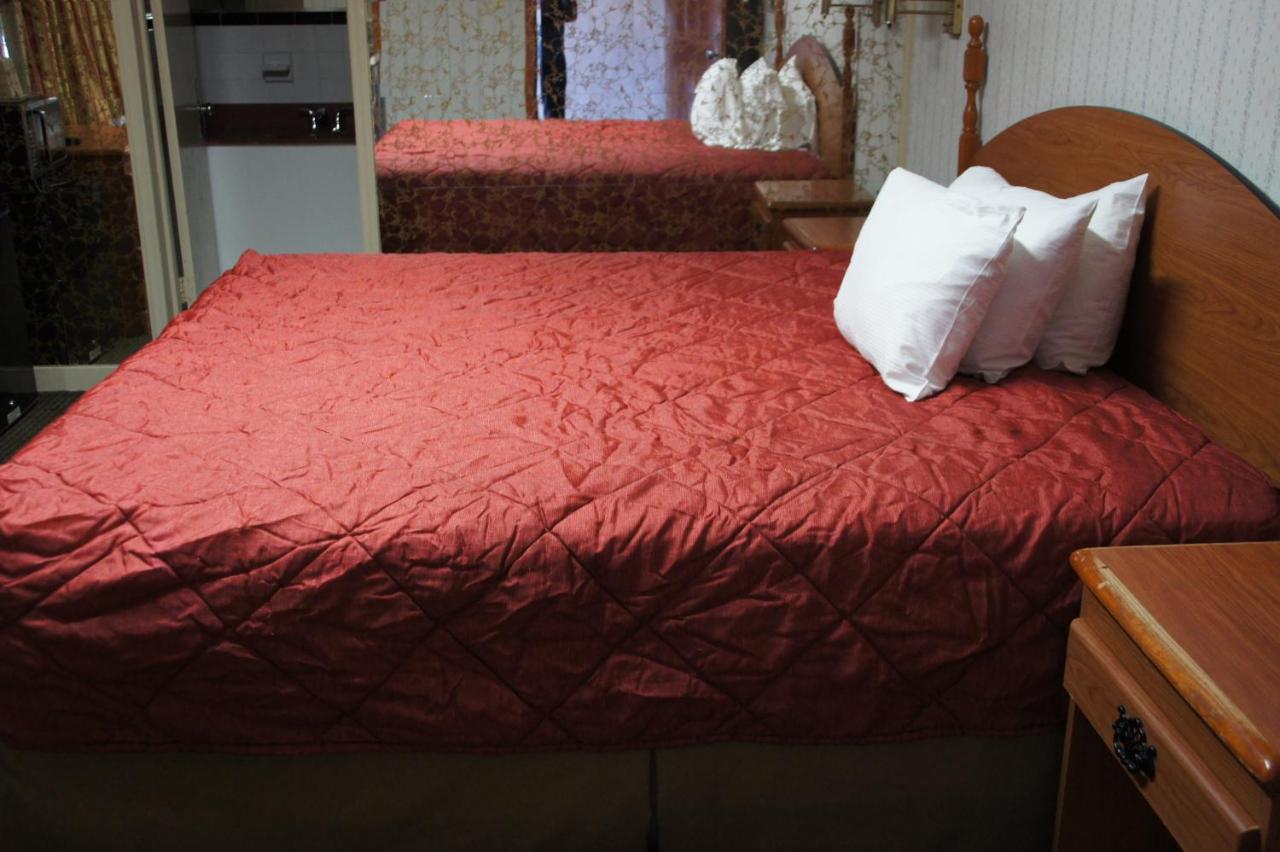 Royal Inn & Suites — photo 13
