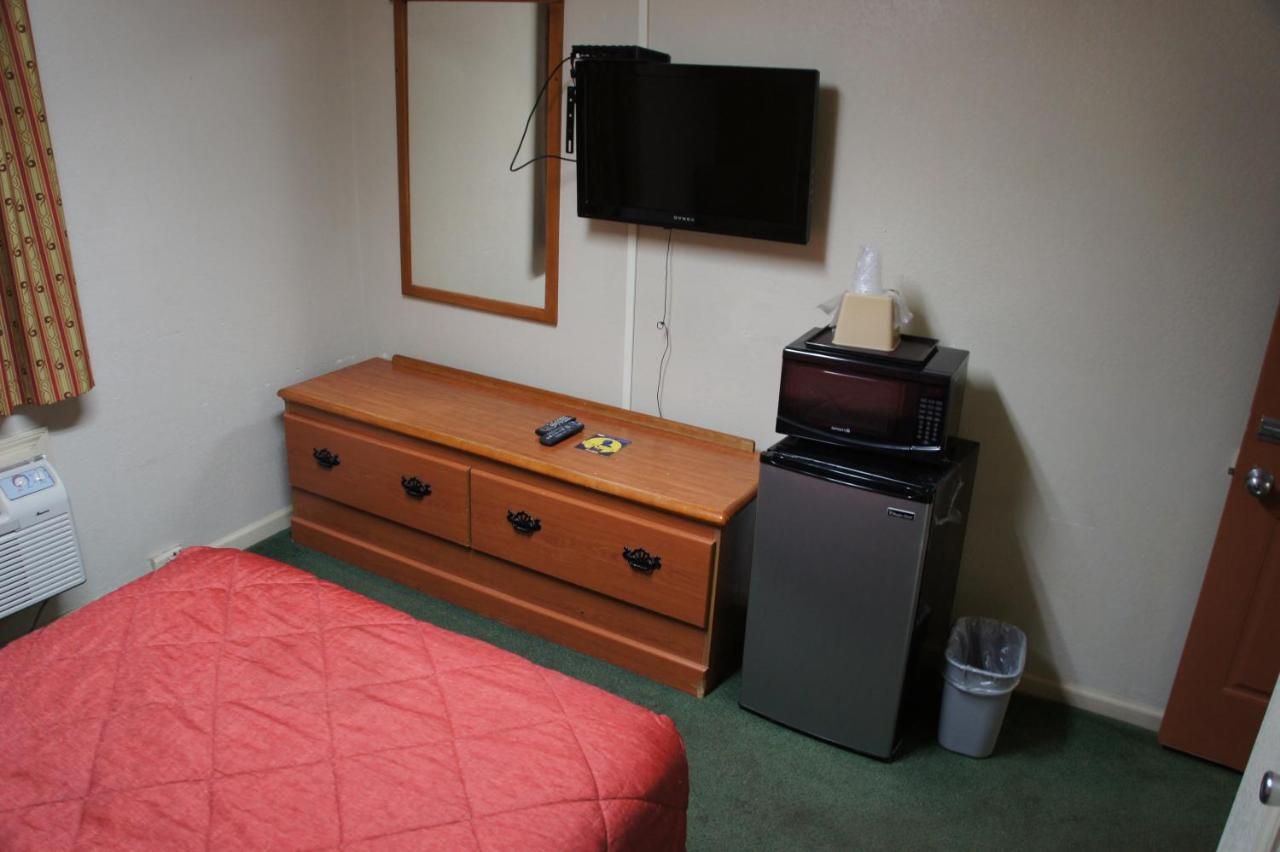 Royal Inn & Suites — photo 10