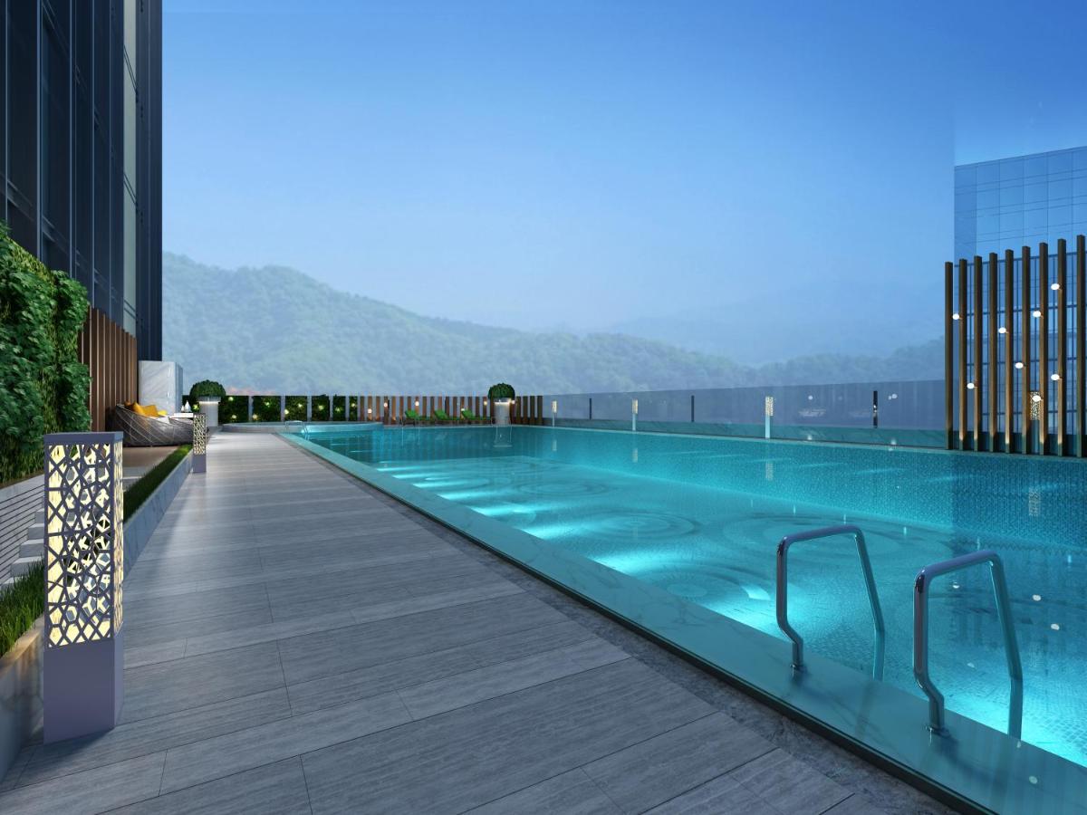 Heated swimming pool: Holiday Inn Guangzhou South Lake, an IHG Hotel