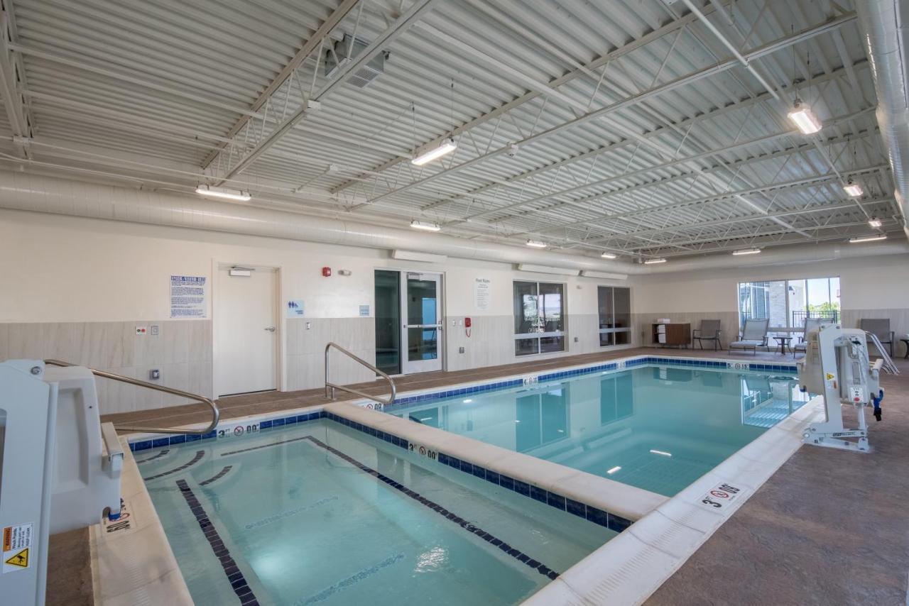 Heated swimming pool: Holiday Inn Express & Suites Lehi - Thanksgiving Point, an IHG Hotel