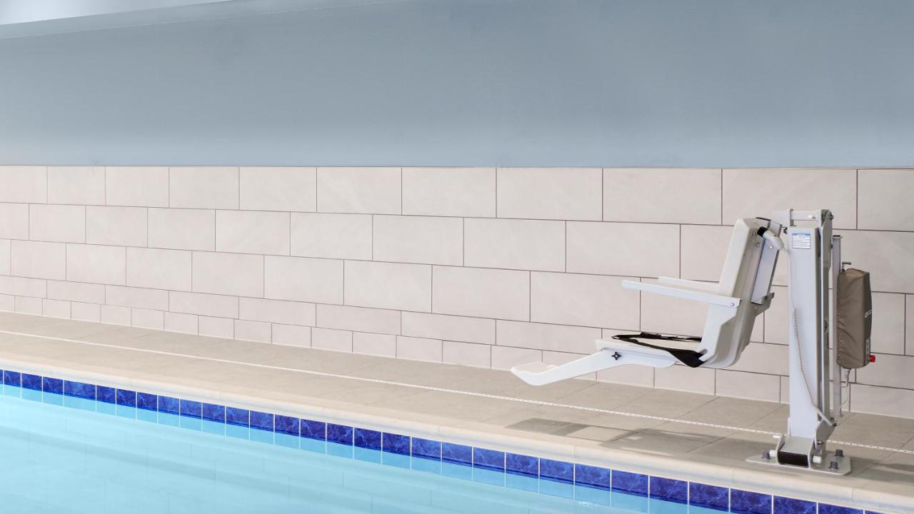 Heated swimming pool: Holiday Inn Express & Suites - Elkhorn - Lake Geneva Area, an IHG Hotel