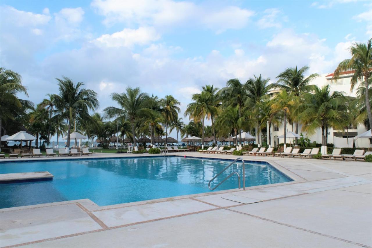 Oceanfront condo at voted best Cancun sandy beach - 4