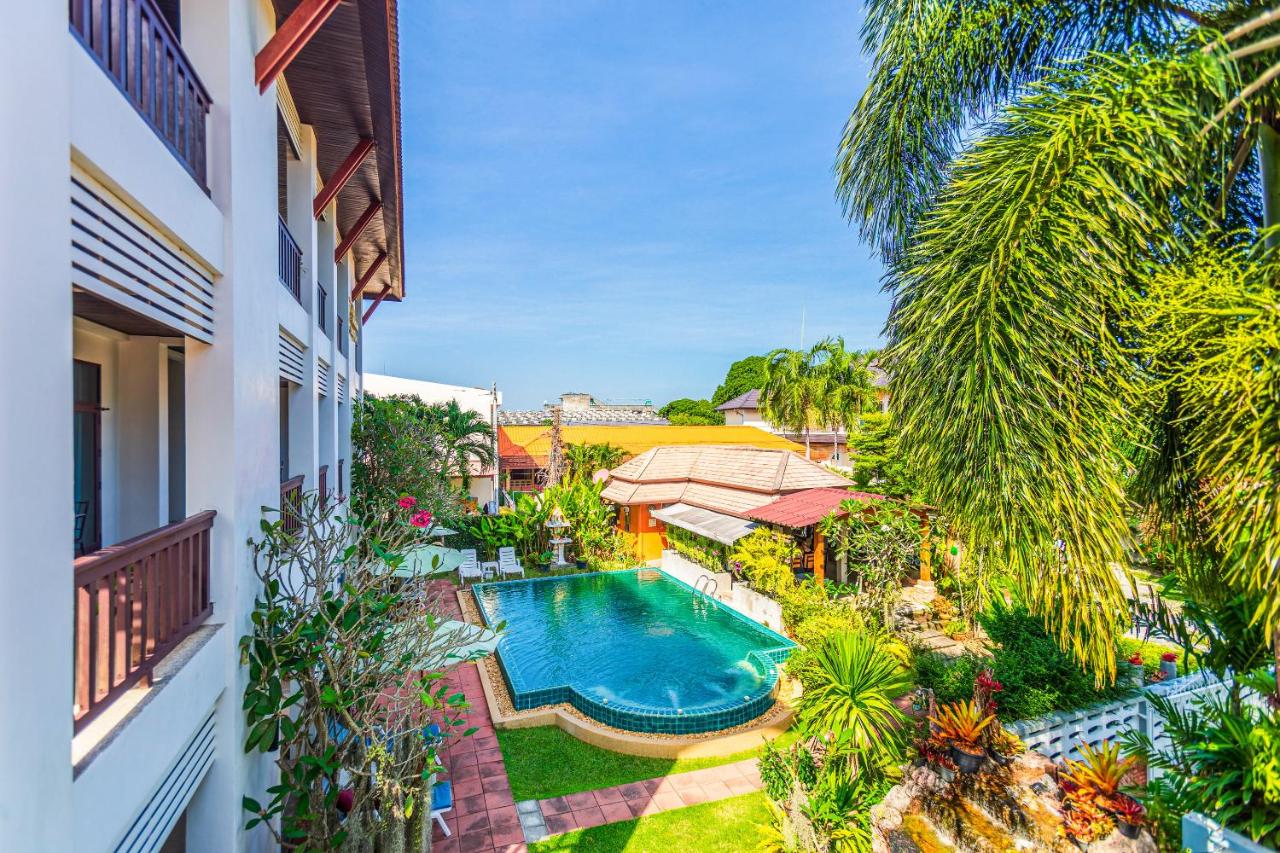 Rooftop swimming pool: Monaburi Boutique Resort