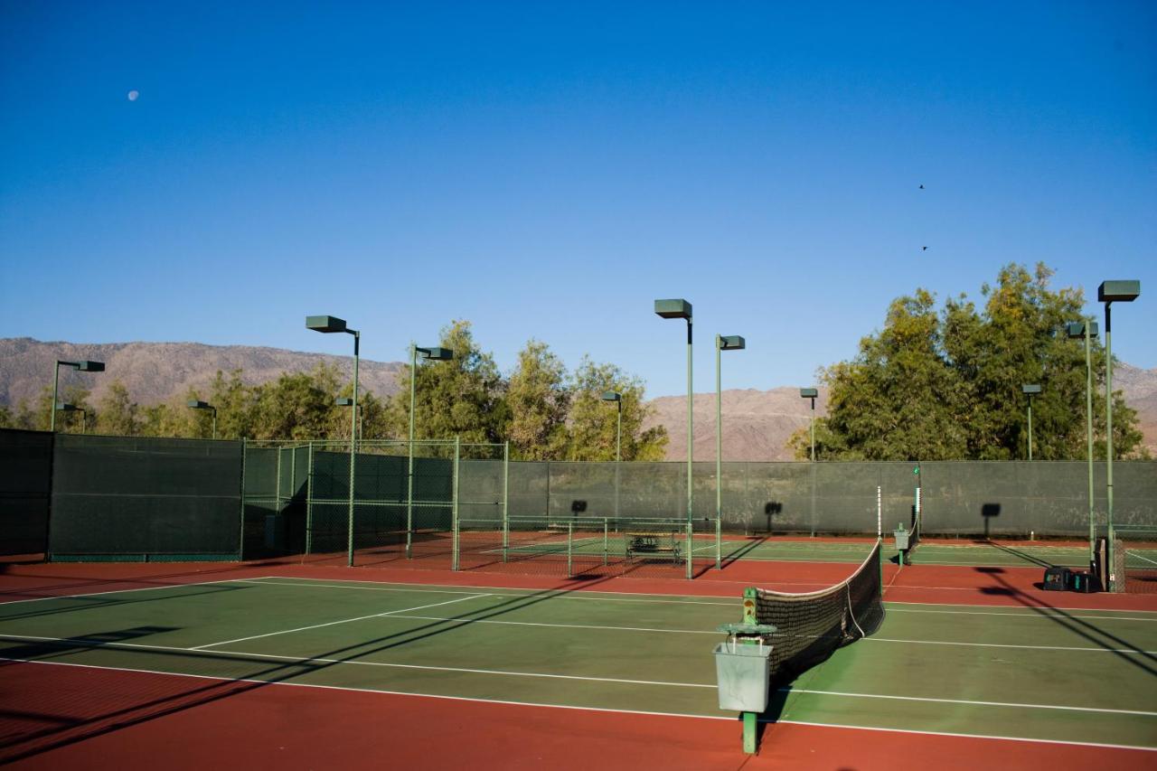 Tennis court: Borrego Springs Resort and Spa