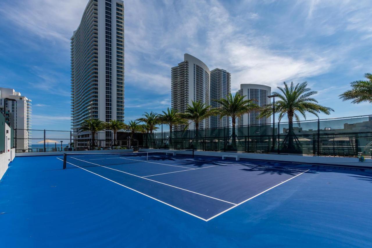 Tennis court: Amazing Apartments at H Beach House