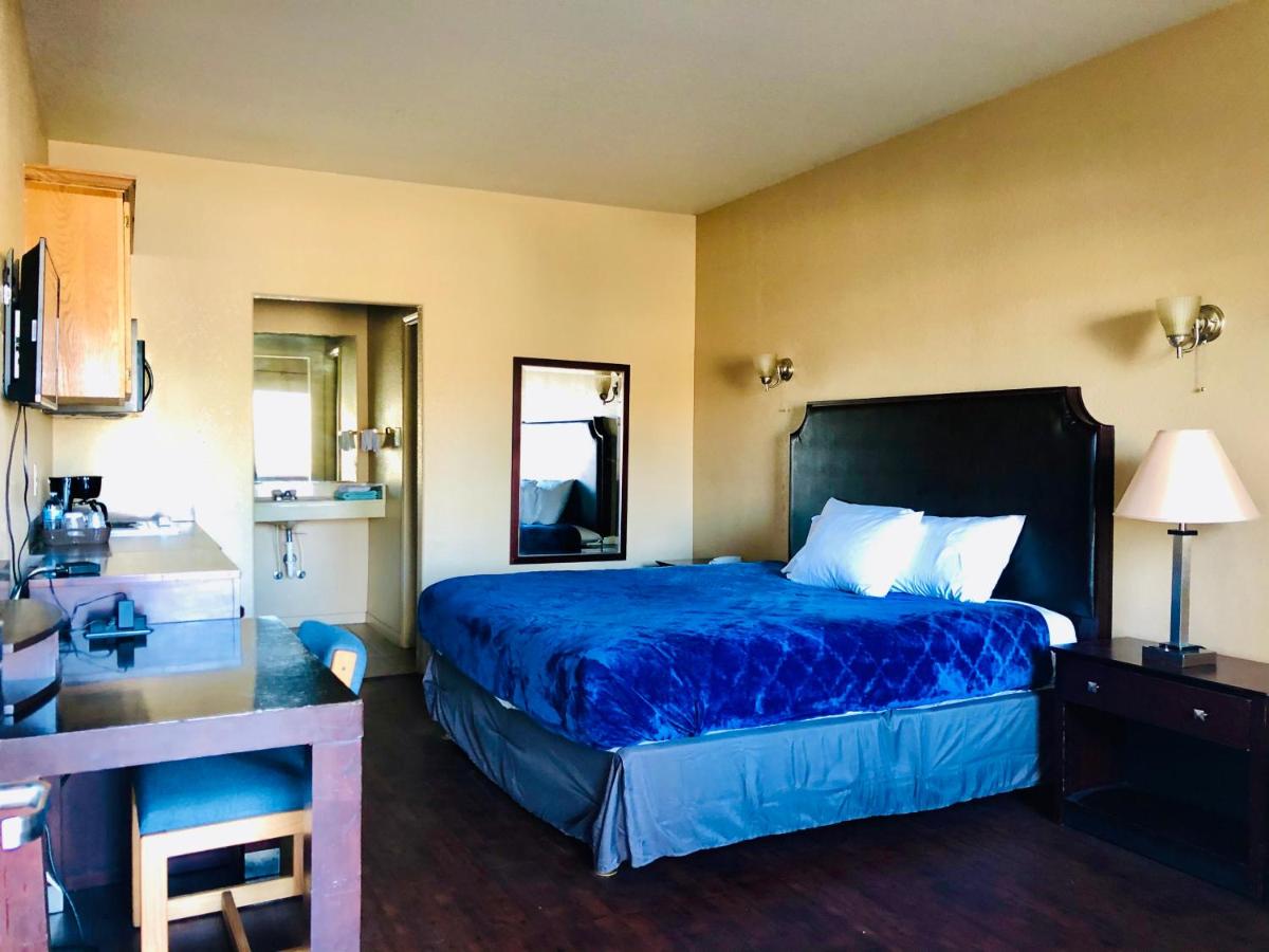 Executive Inn & Suites — photo 2