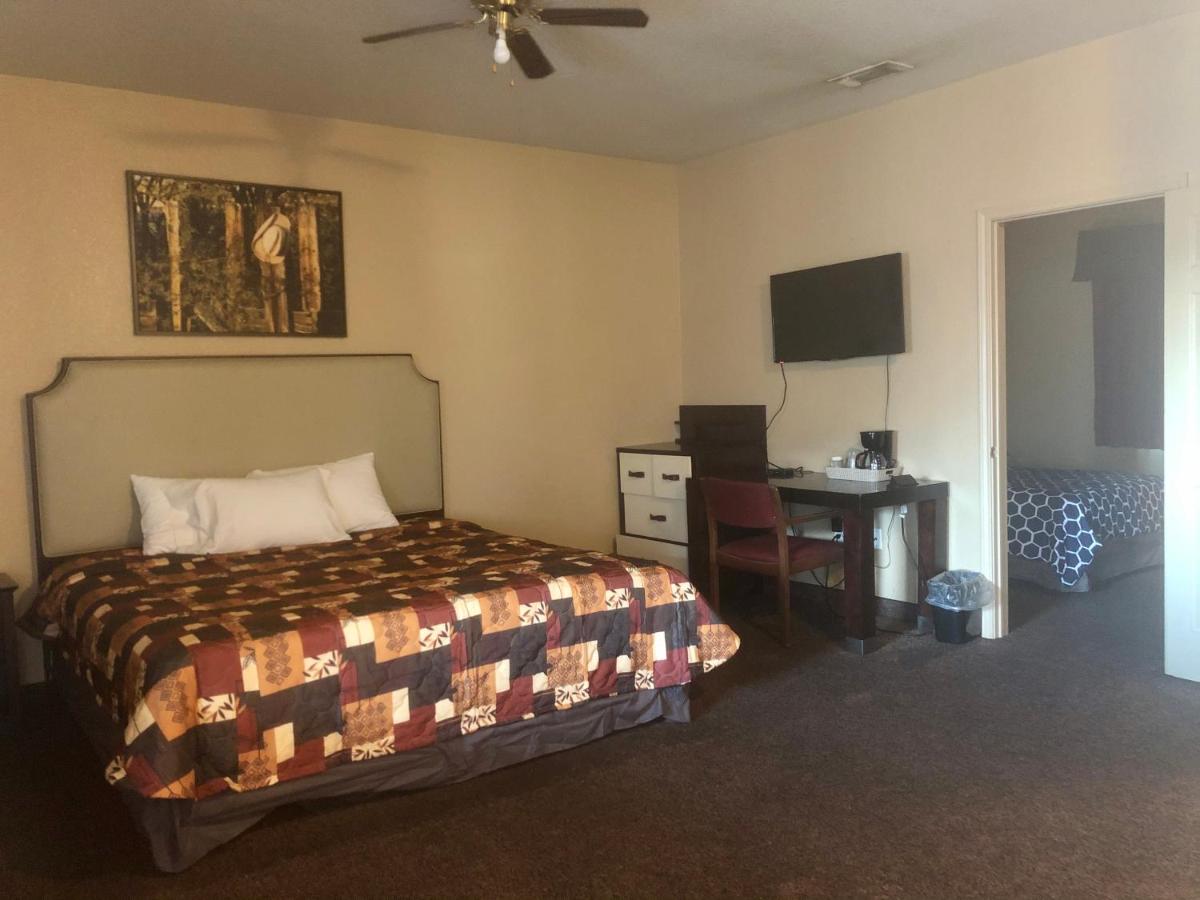 Executive Inn & Suites — photo 6