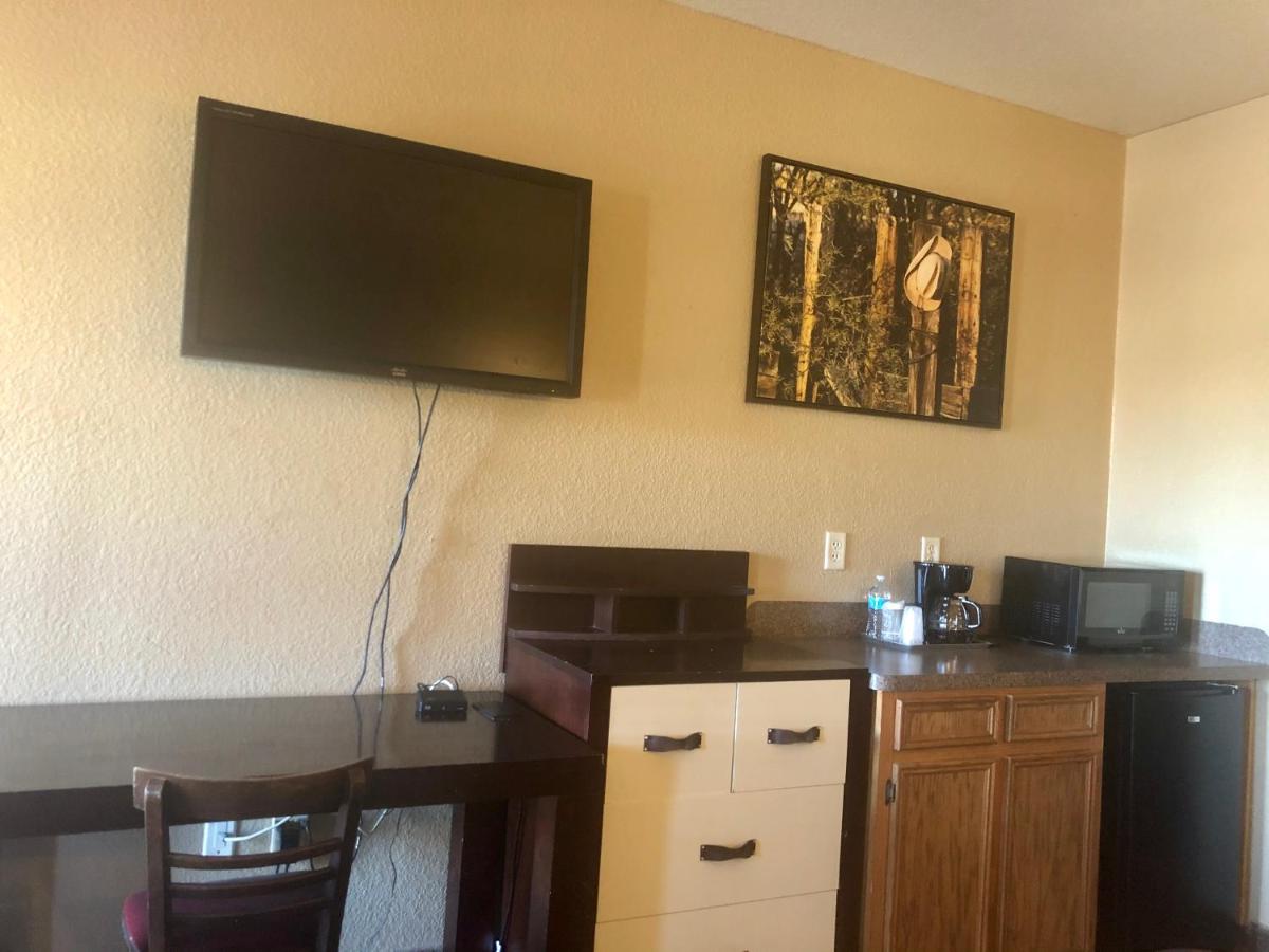 Executive Inn & Suites — photo 11