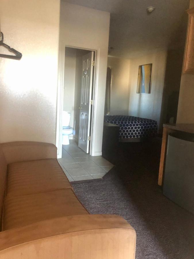 Executive Inn & Suites — photo 12