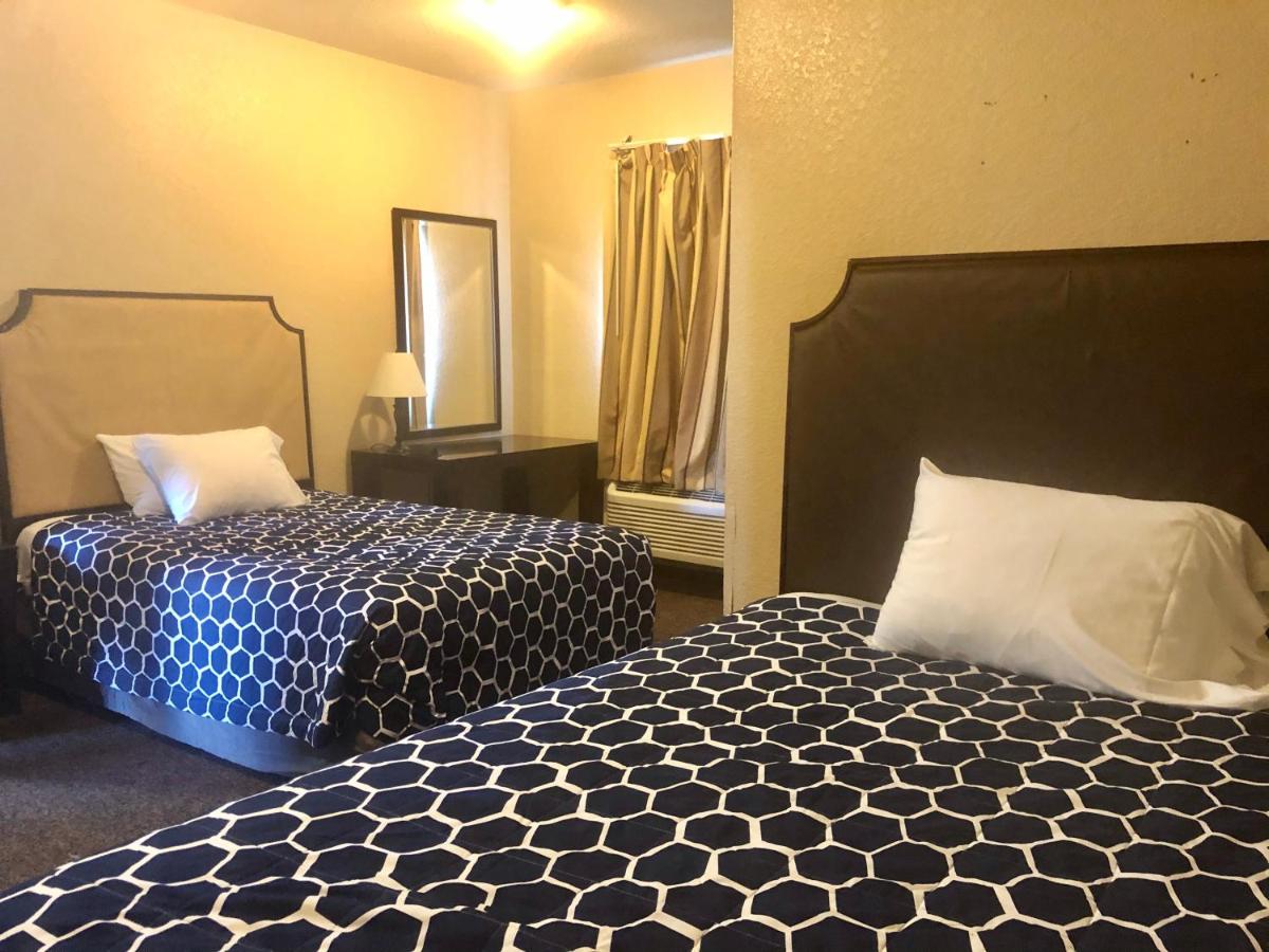 Executive Inn & Suites — photo 13
