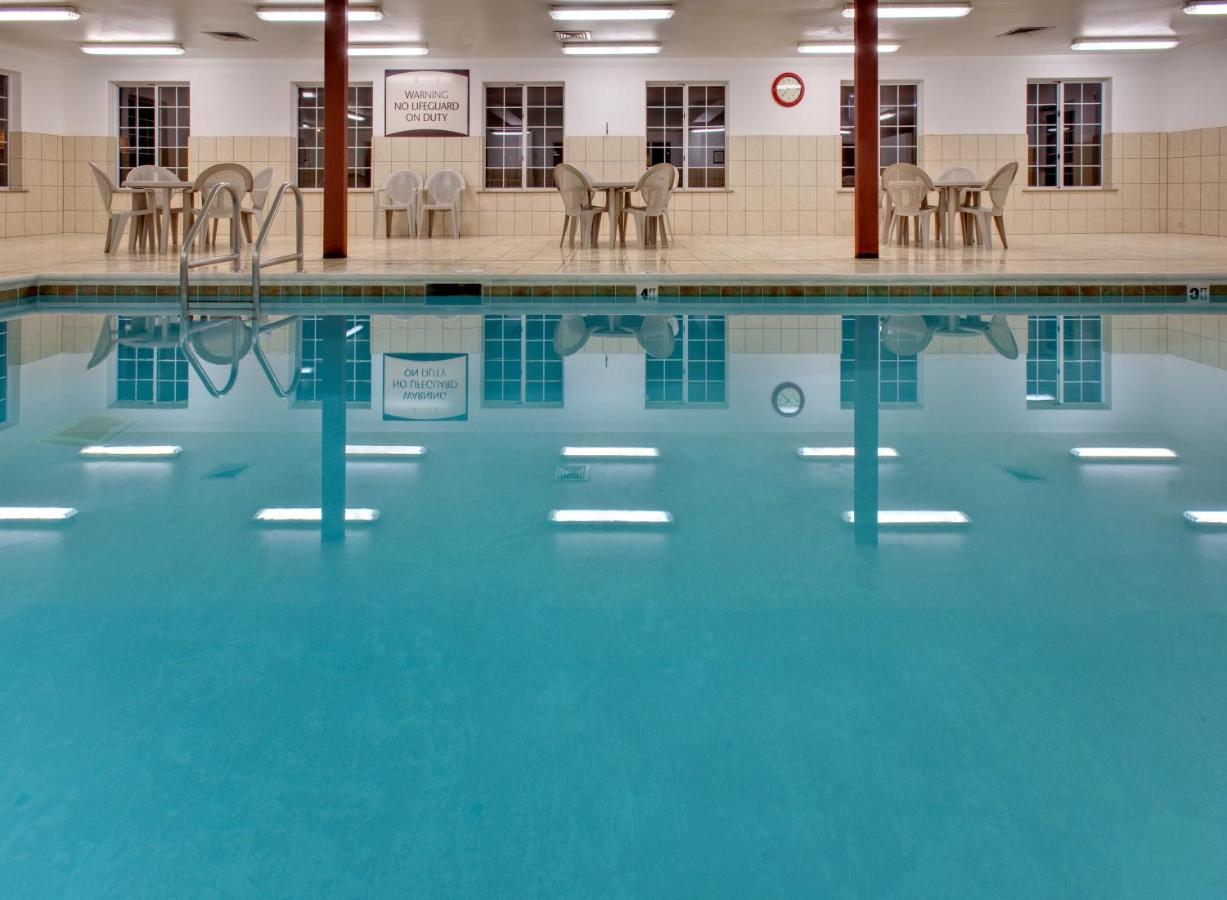 Heated swimming pool: Staybridge Suites Rockford, an IHG Hotel