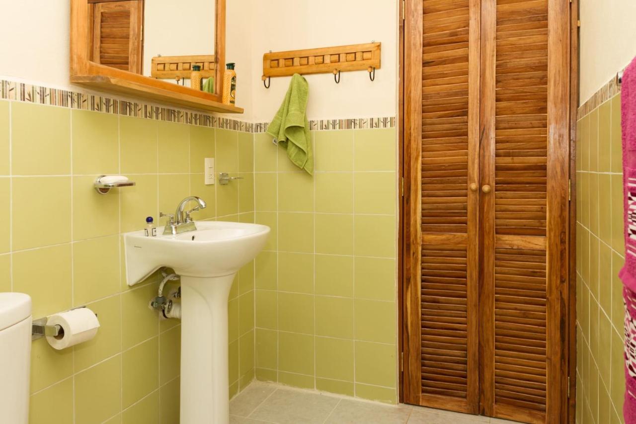 Cancun Guest House 4 Terrace Tub - 3