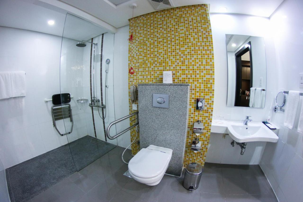 Ramada Hotel and Suites Amwaj Islands photo