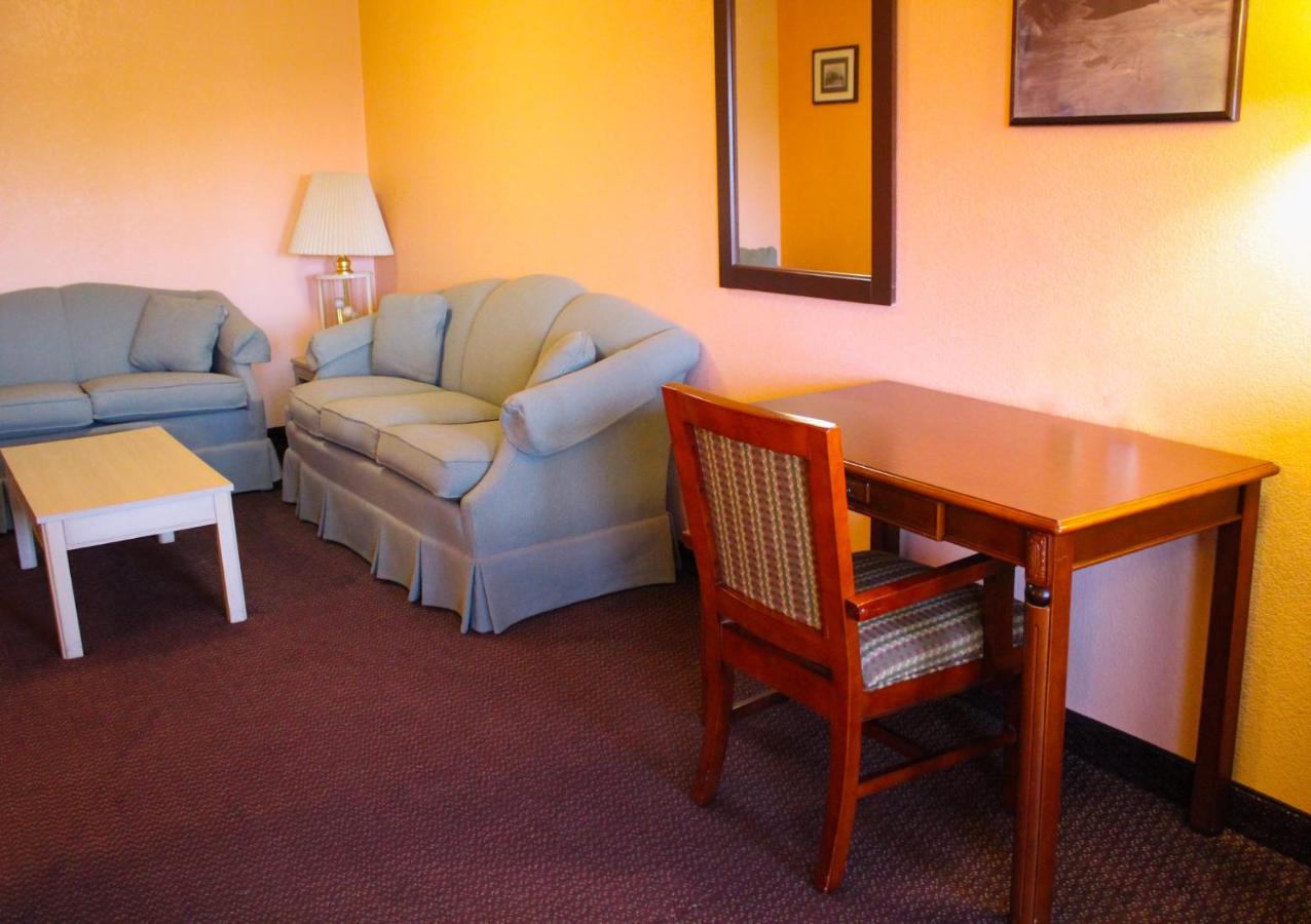 Hawthorne's Best Inn — photo 4