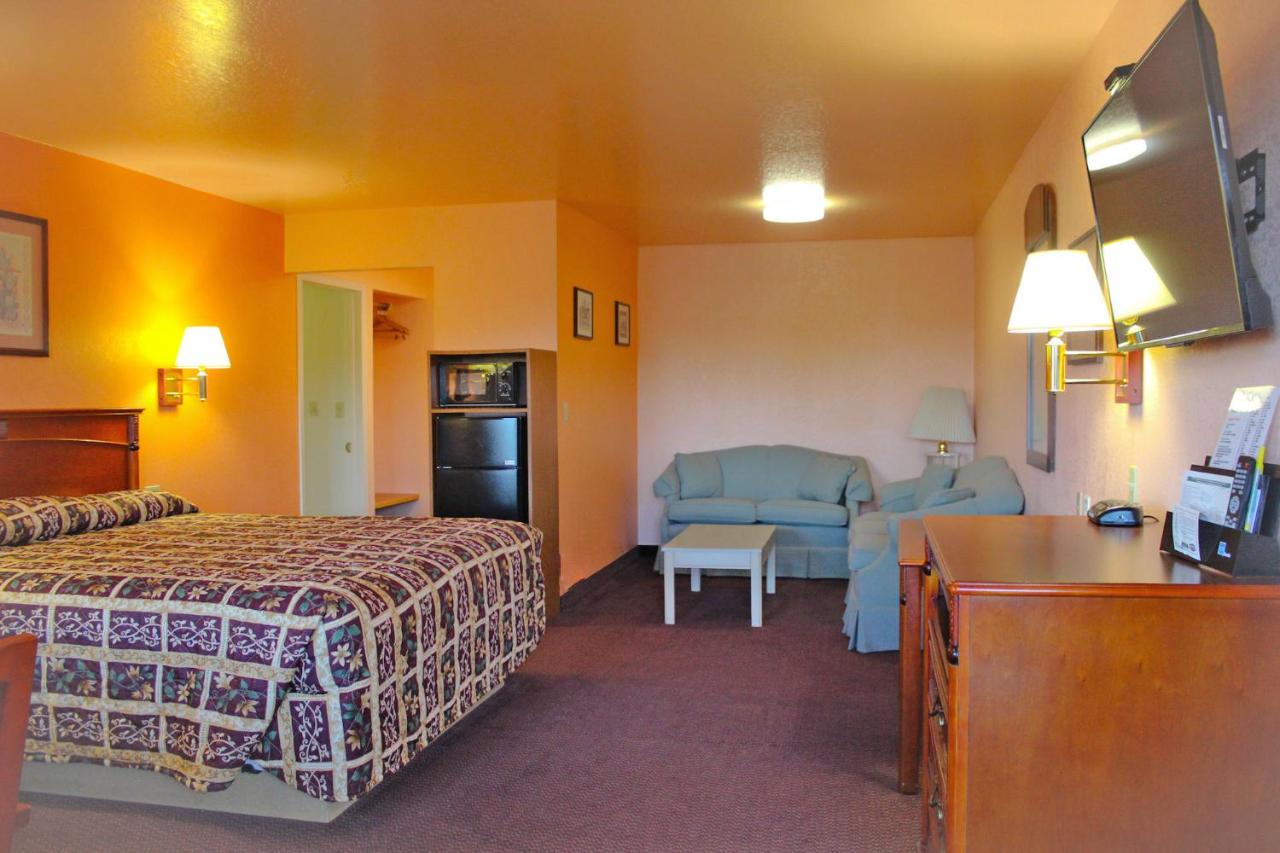 Hawthorne's Best Inn — photo 18