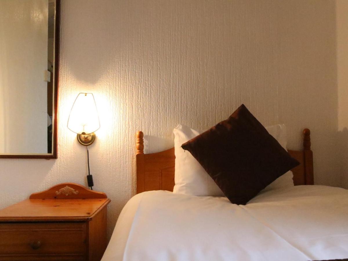 Aberthaw House Hotel - Laterooms