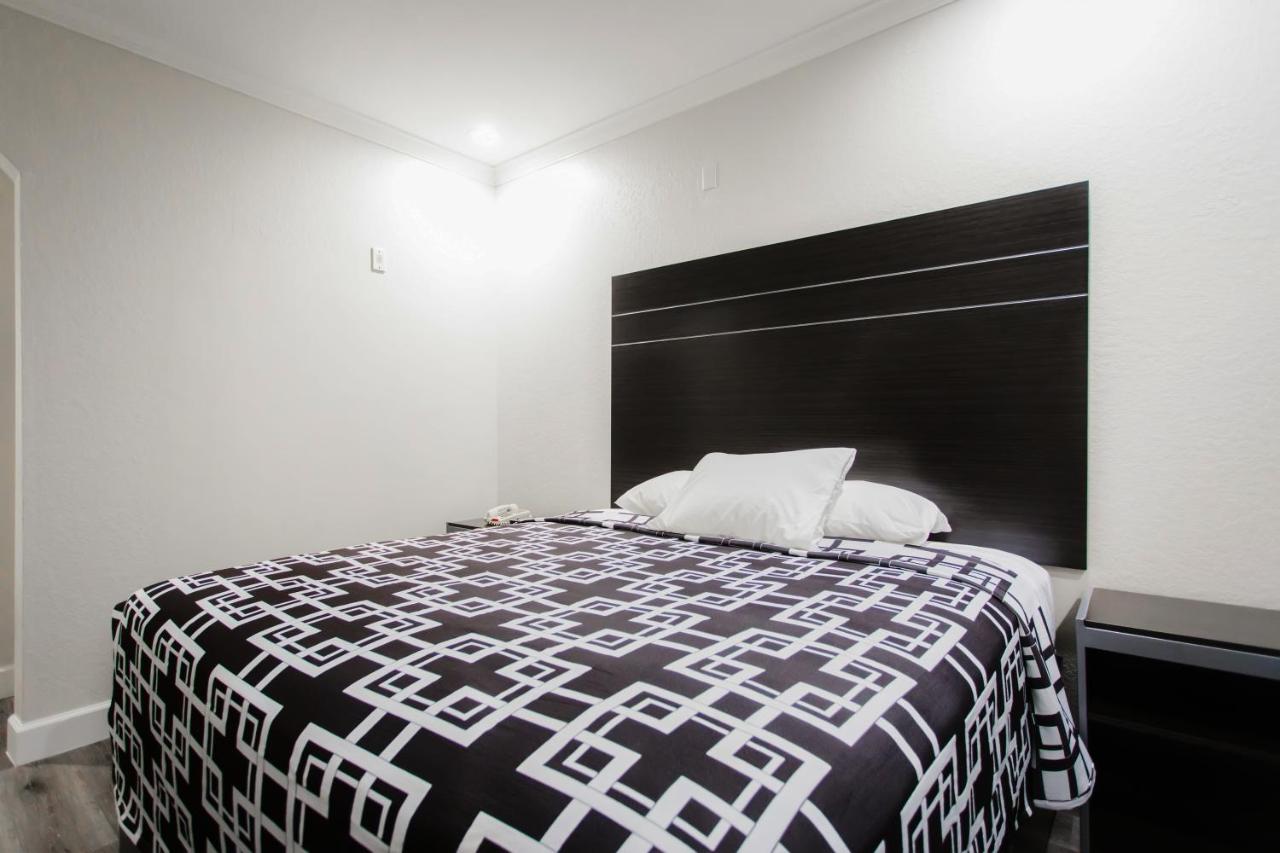 Palace Suites Motel — photo 16