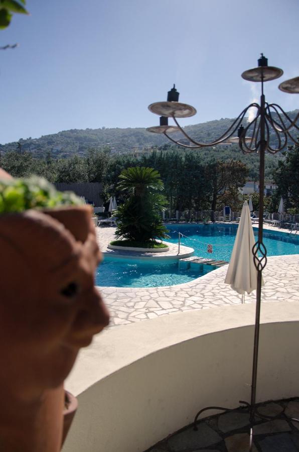 Heated swimming pool: Grand Hotel Aminta