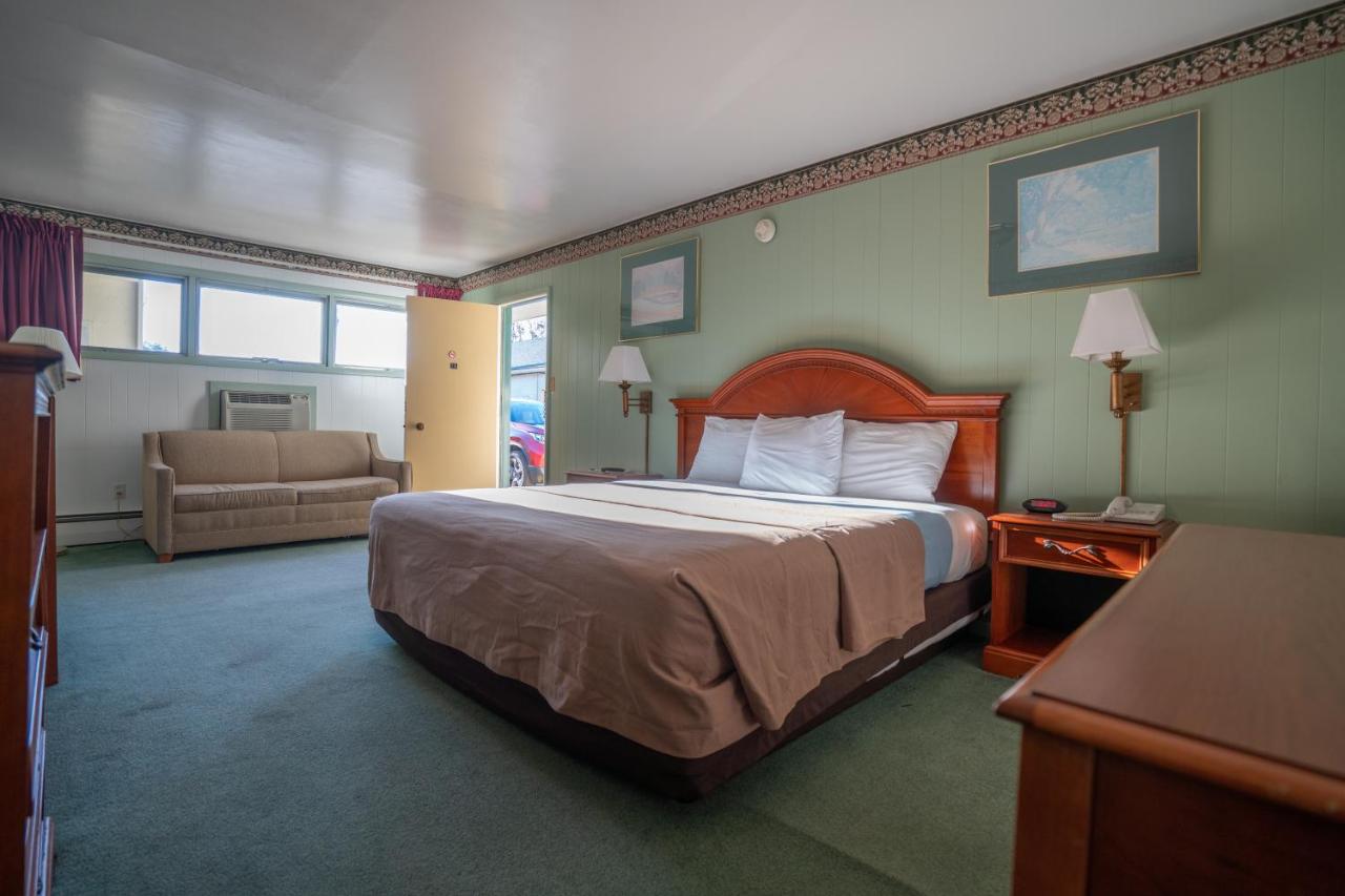 Mooney's Motel — photo 17