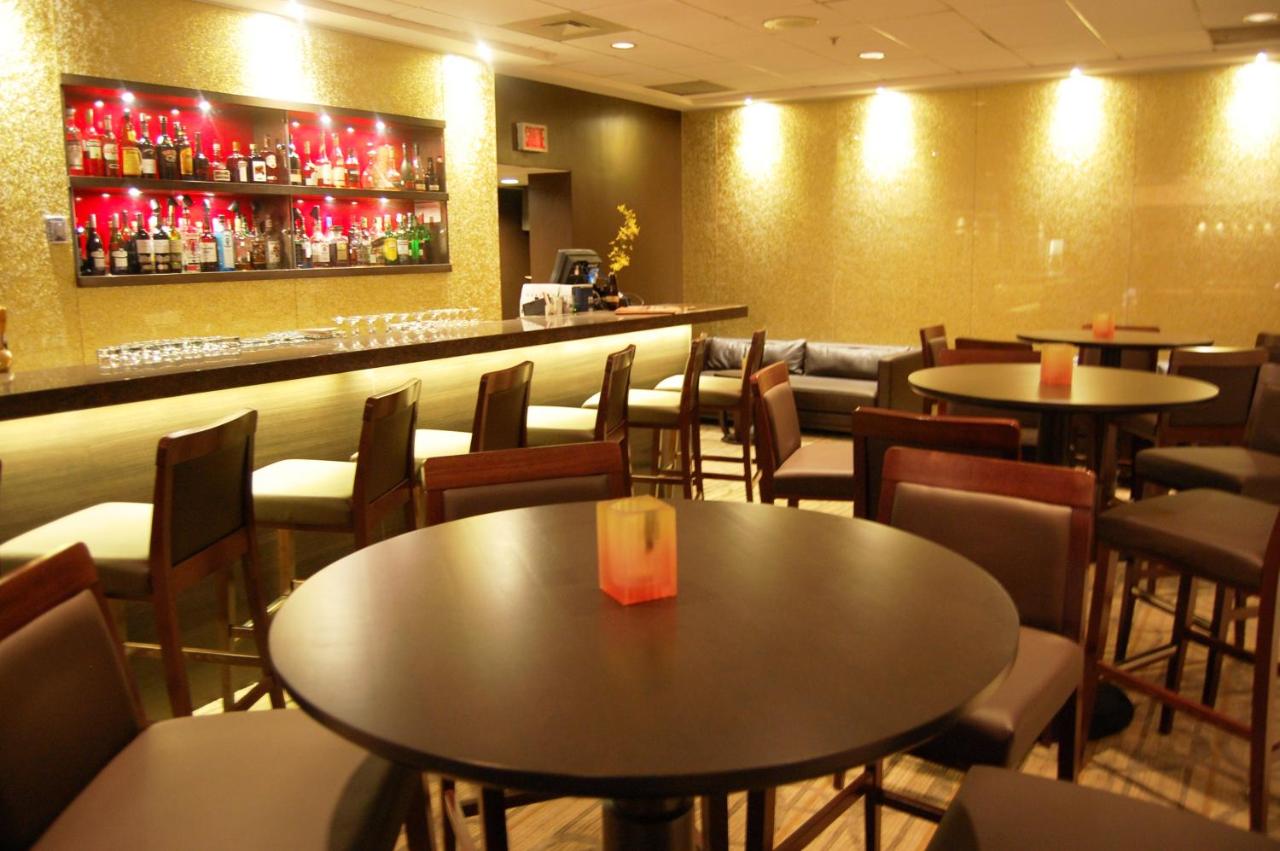 Holiday Inn Montreal Centre Ville Downtown, an IHG Hotel photo