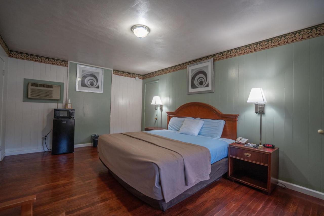 Mooney's Motel — photo 15