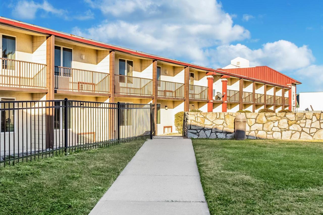 Sports Stadium Motel — photo 6