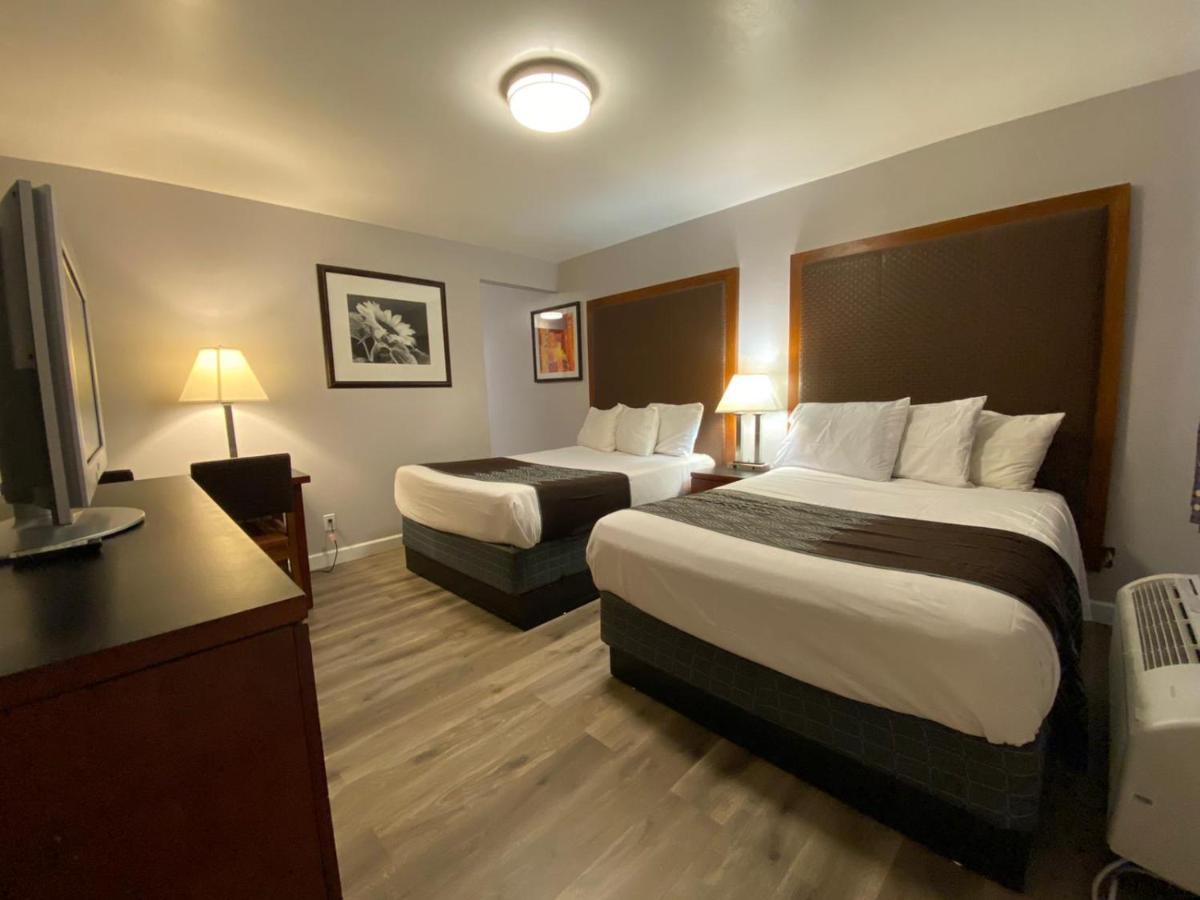 Colonial Motel — photo 1