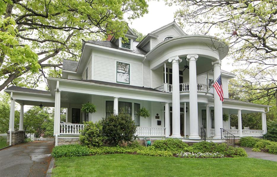 Image: Double Oaks Bed & Breakfast
