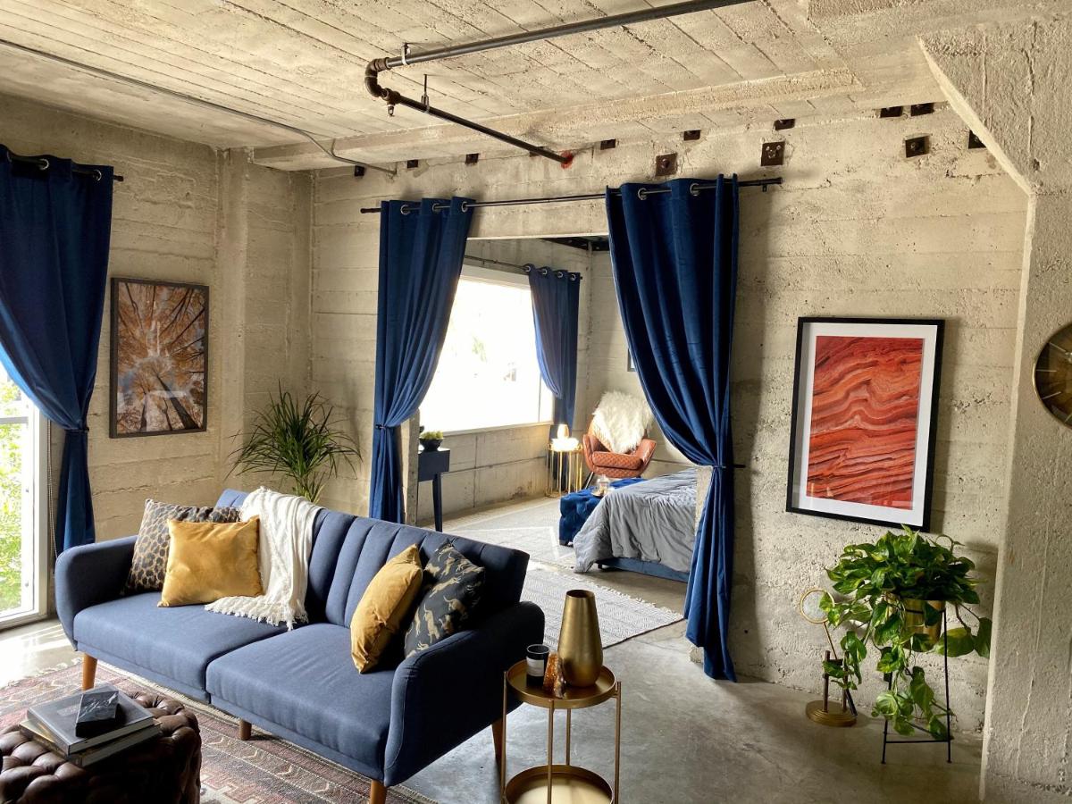 THE MIDNIGHT LOFT BY BOBOU DESIGN (KING SUITE) - 2