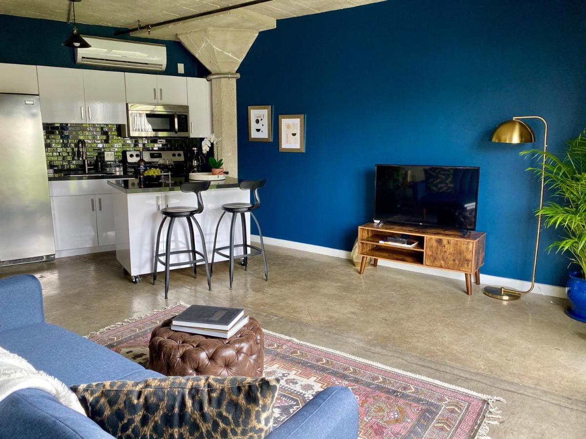 THE MIDNIGHT LOFT BY BOBOU DESIGN (KING SUITE) - 5