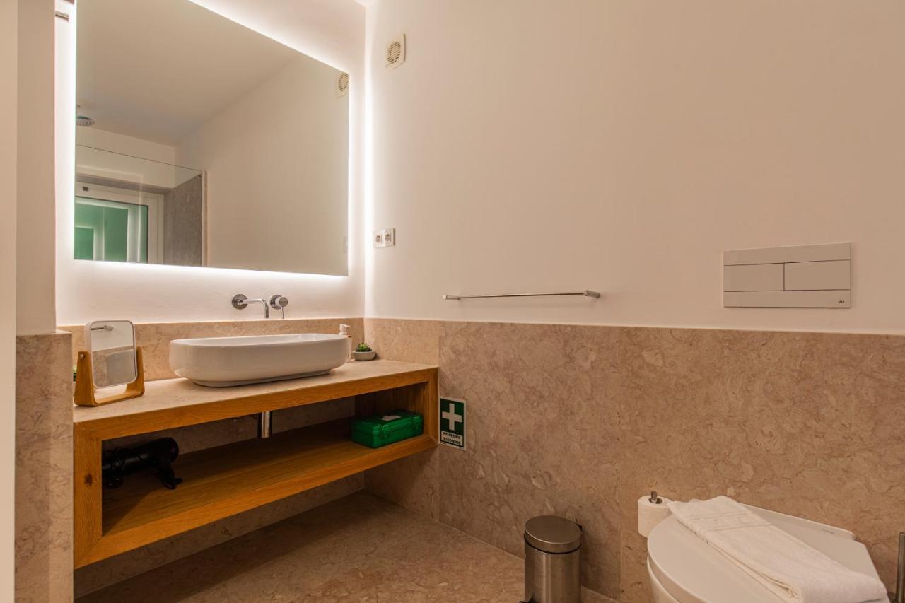 Upscale & Modern 2BDR Apartment - 5