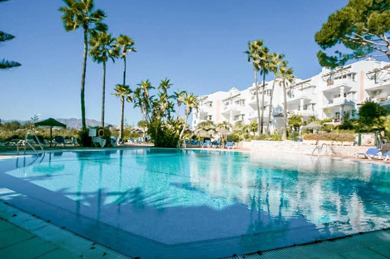 JACUZZI GOLF POOLS SPA GYM RESTAURANTS WIFI TENNIS ...