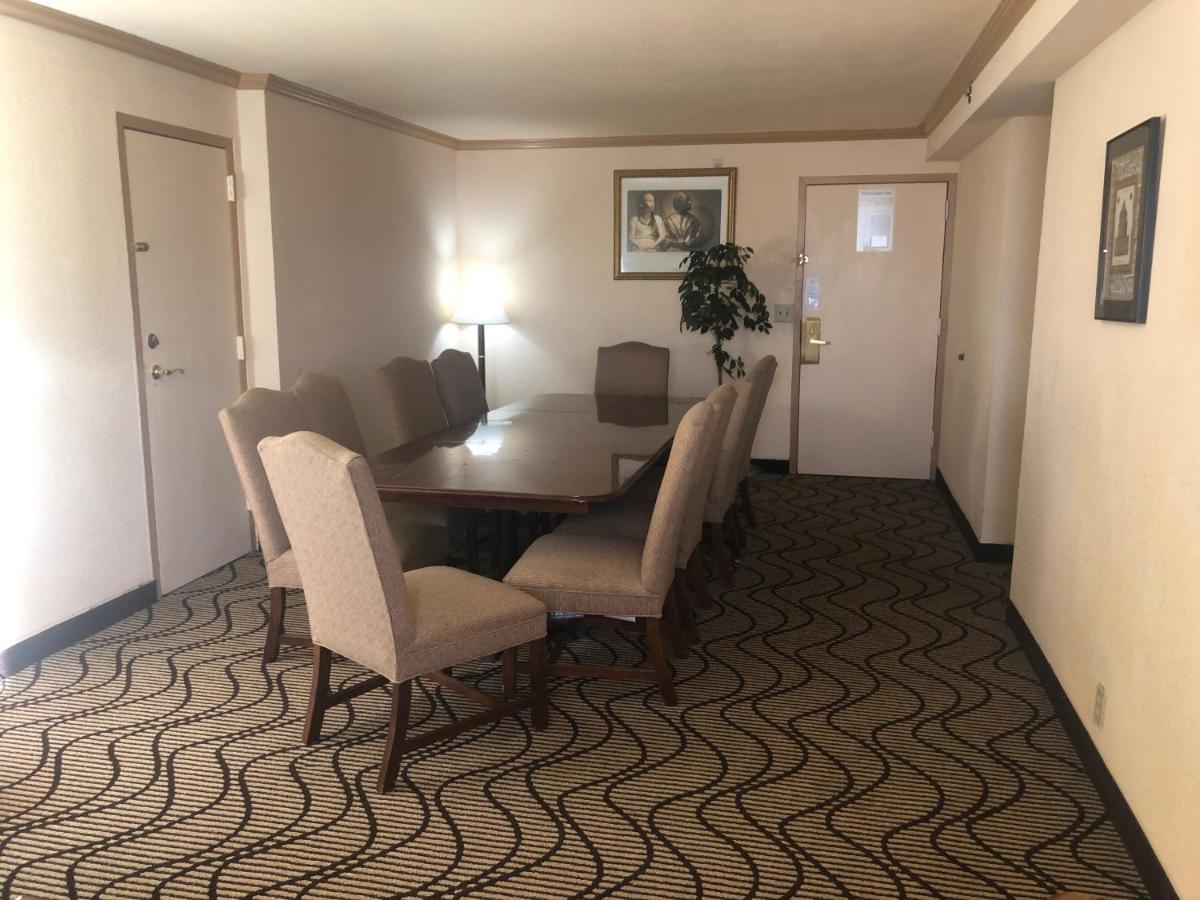 Ramada by Wyndham Birmingham Airport photo
